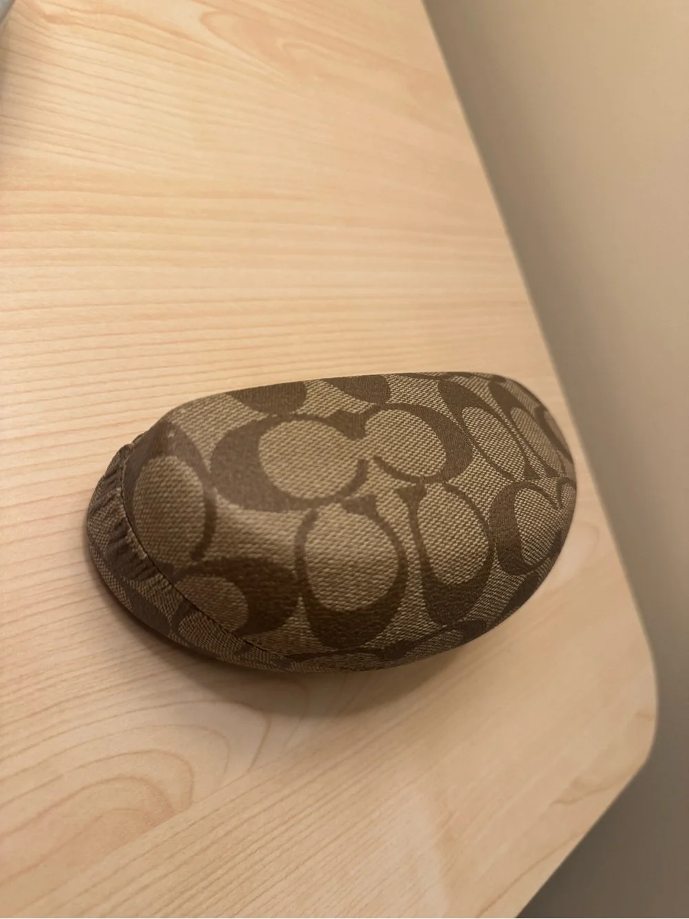 Coach Signature C Clamshell Hard Eyeglass Case in Tan and Brown